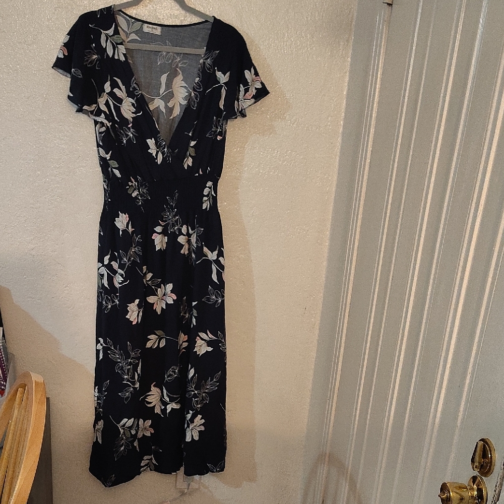 Elegant Black Floral V-Neck Midi Dress